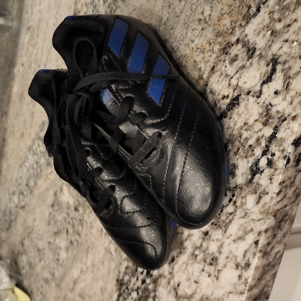 Kids Adidas soccer cleats 11k